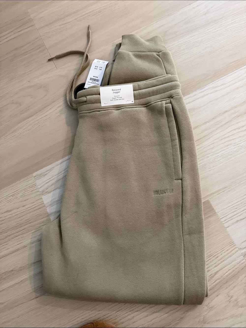 Hollister Men's Relaxed Jogger Sweatpants in Olive